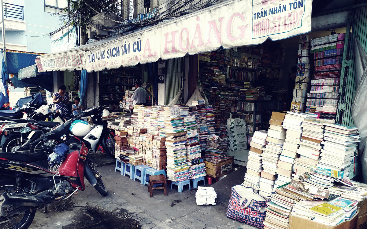 Nếu muốn tìm mua sách xưa, báo giấy: Hãy ghé con phố sách cũ Trần Nhân Tôn, Sài Gòn