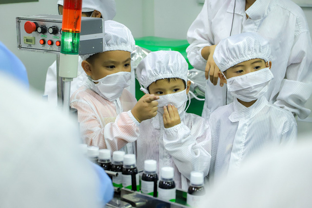 Khoảnh khắc dễ thương của c&aacute;c b&eacute; trong H&agrave;nh tr&igrave;nh về v&ugrave;ng dược liệu đạt chuẩn quốc tế - Ảnh 8.