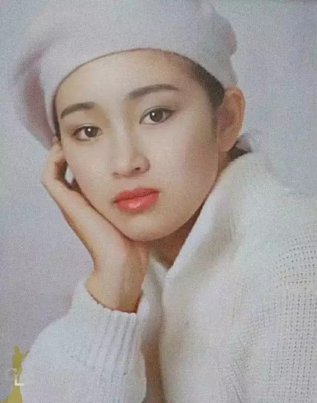 Nhìn lại loạt ảnh tuổi 20 của Củng Lợi, người từng được giới báo chí nước ngoài gọi là &quot;người phụ nữ đẹp nhất phương Đông&quot; - Ảnh 5.