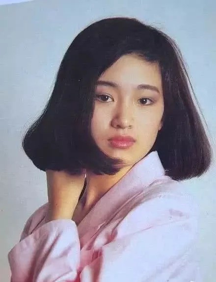 Nhìn lại loạt ảnh tuổi 20 của Củng Lợi, người từng được giới báo chí nước ngoài gọi là &quot;người phụ nữ đẹp nhất phương Đông&quot; - Ảnh 7.