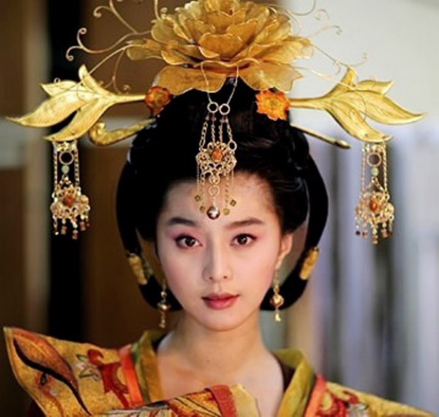 &quot;Hoa hậu đẹp nhất Hồng Kông&quot; Lý Gia Hân bị chê là Dương Quý Phi già nhất lịch sử - Ảnh 8.