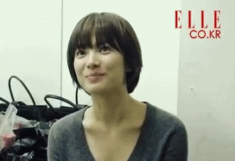Tranh cãi Song Hye Kyo khi để tóc ngắn: Người khen đẹp, người kêu nam tính, thậm chí còn giống Lee Min Ho? - Ảnh 2.