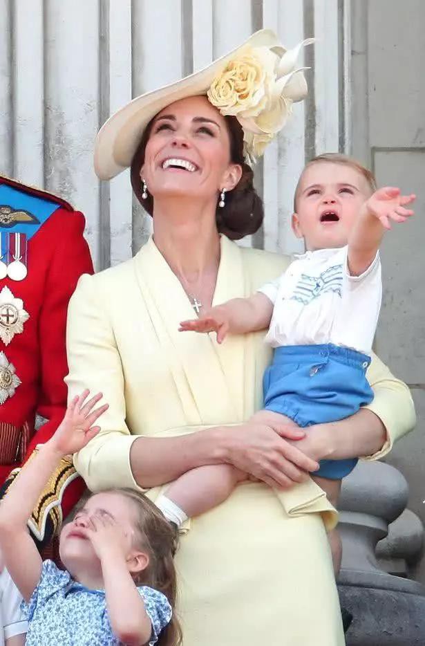 Chìa khóa nuôi dạy con của nữ công tước xứ Cambridge, Kate Middleton: &quot;Tôi muốn các con được trải nghiệm mọi thứ từ thực tế&quot; - Ảnh 7.