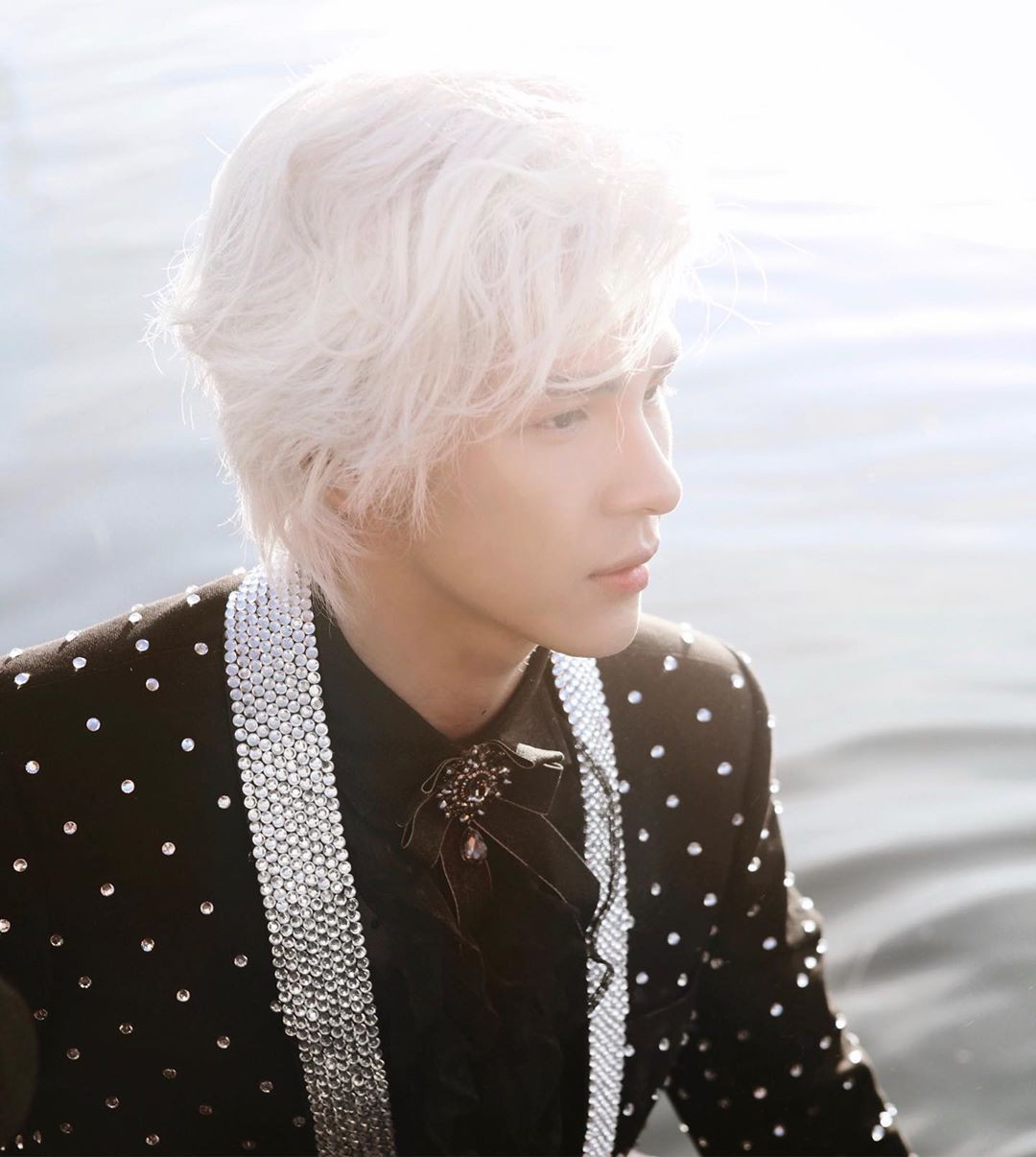 "Bạch Liên" Denis Đặng: Đằng sau vẻ đẹp mỹ nam phi giới tính là soái ca 6 múi "căng đét", lại còn giỏi giang đa tài khiến cả nam lẫn nữ đều bị mê hoặc - Ảnh 6. "Bạch Liên" Denis Đặng: Đằng sau vẻ đẹp mỹ nam phi giới tính là soái ca 6 múi "căng đét", lại còn giỏi giang đa tài khiến cả nam lẫn nữ đều bị mê hoặc - Ảnh 6.