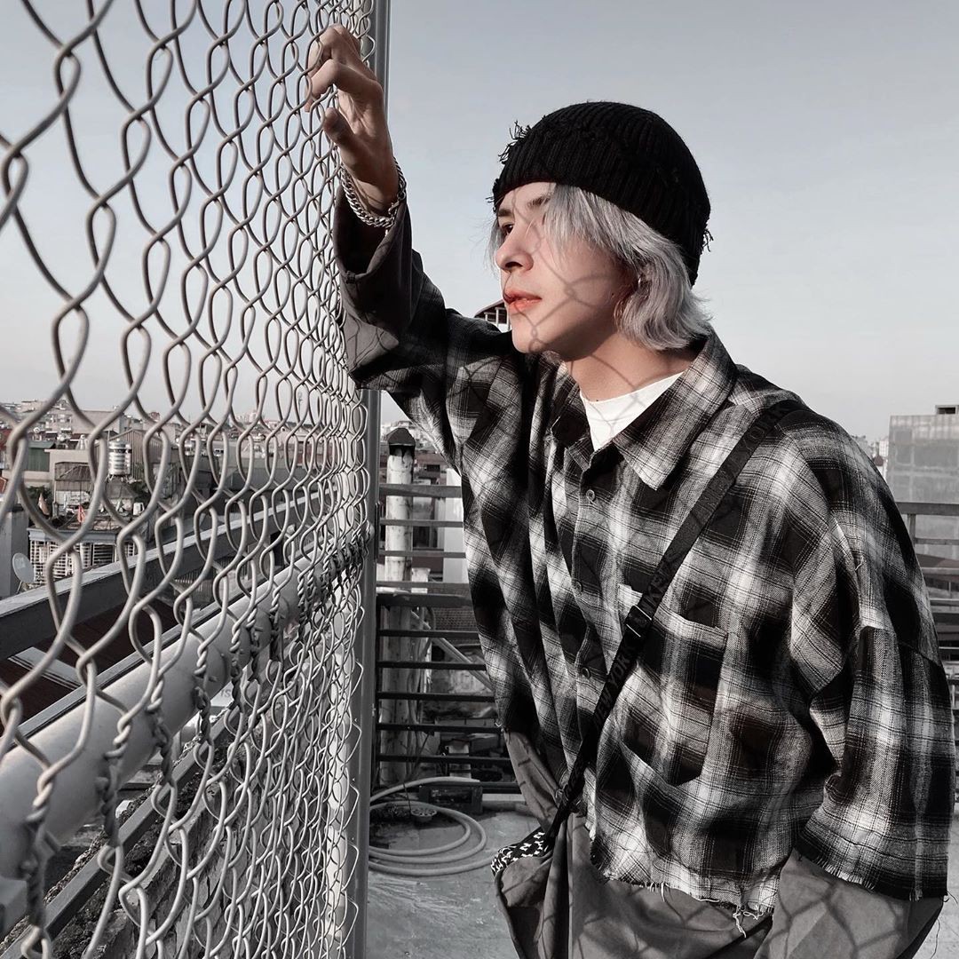 "Bạch Liên" Denis Đặng: Đằng sau vẻ đẹp mỹ nam phi giới tính là soái ca 6 múi "căng đét", lại còn giỏi giang đa tài khiến cả nam lẫn nữ đều bị mê hoặc - Ảnh 3. "Bạch Liên" Denis Đặng: Đằng sau vẻ đẹp mỹ nam phi giới tính là soái ca 6 múi "căng đét", lại còn giỏi giang đa tài khiến cả nam lẫn nữ đều bị mê hoặc - Ảnh 3.