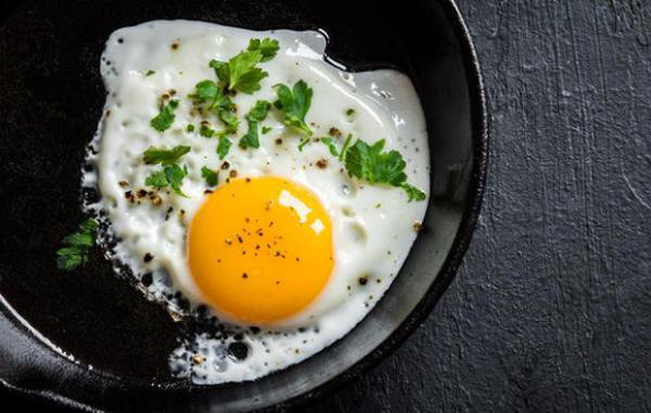 Ăn trứng gà rất tốt cho sức khỏe nhưng 6 nhóm người này thì càng hạn chế ăn càng tốt - Ảnh 1.