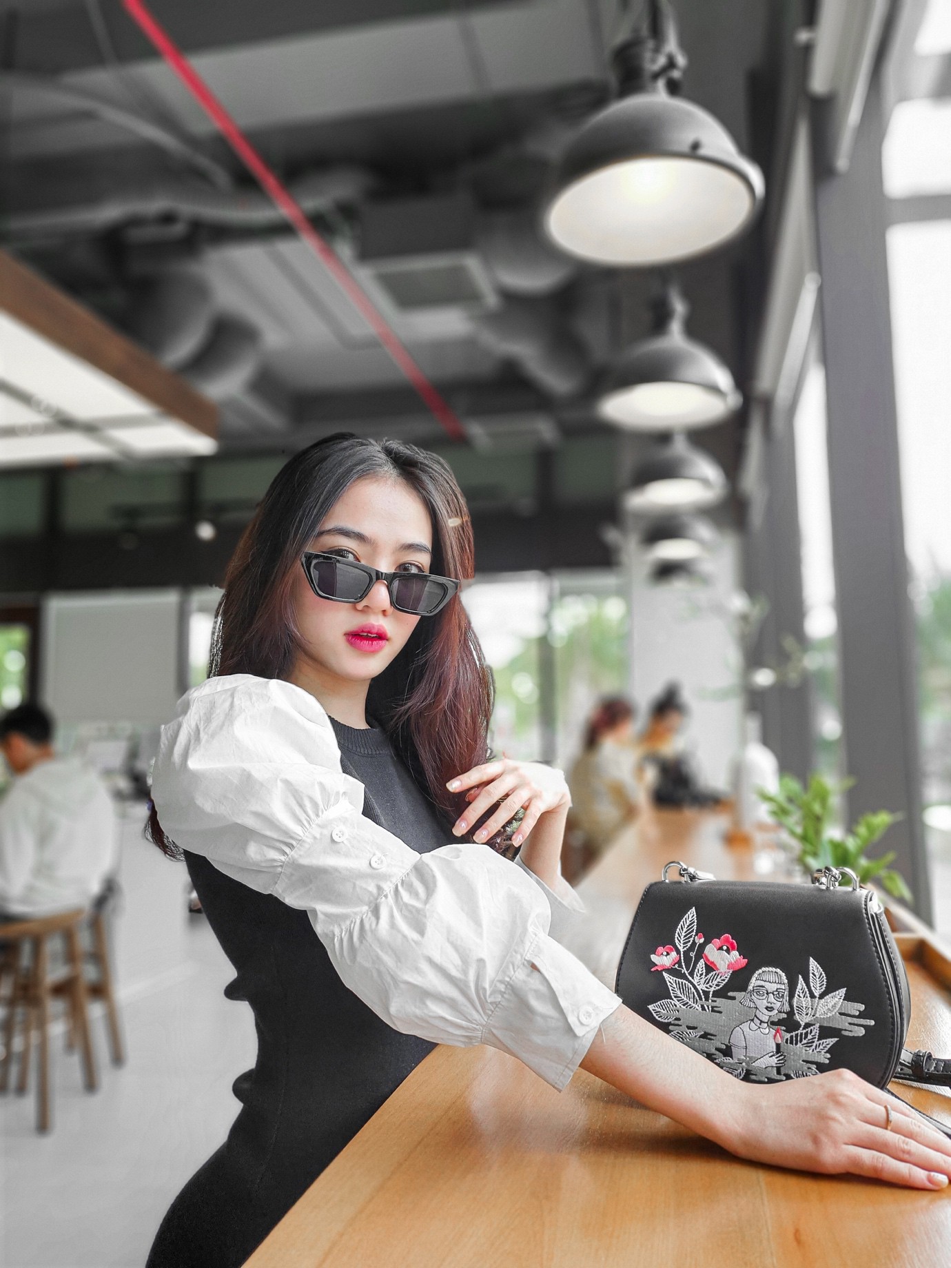 Đi 1 m&igrave;nh cũng c&oacute; thể tạo những shoot ảnh check-in cực hot tại S&agrave;i G&ograve;n - Ảnh 7.