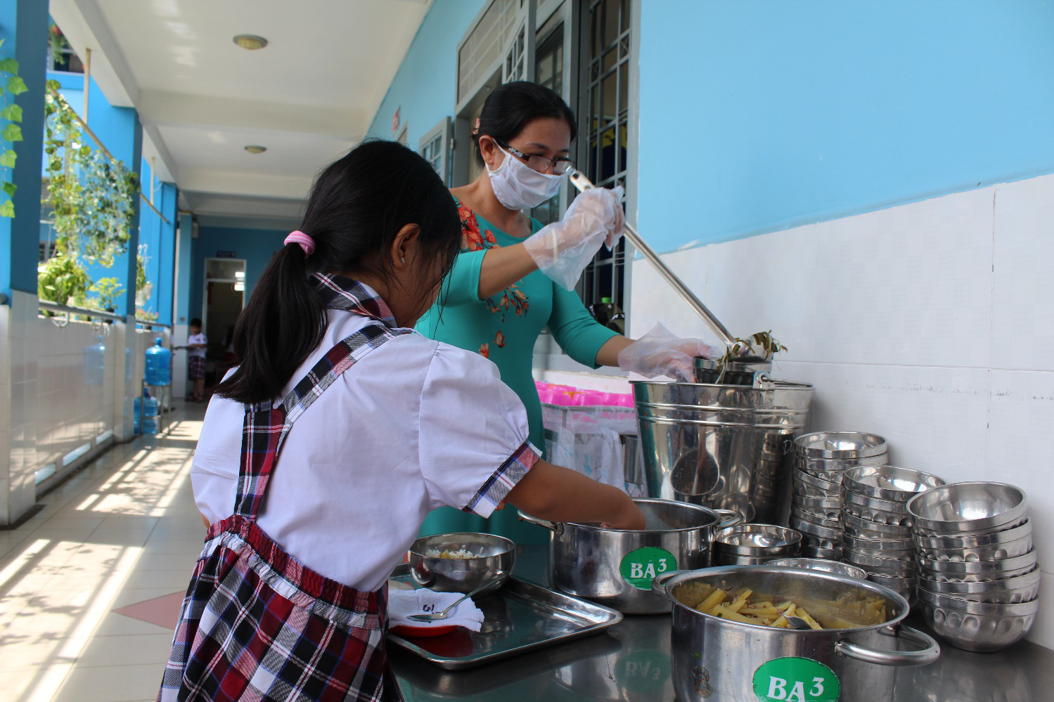 C&acirc;n bằng dinh dưỡng cho học sinh tiểu học H&agrave; Giang - Ảnh 1.
