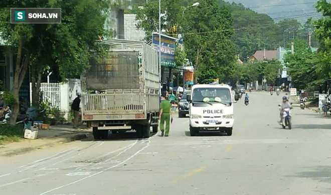 Sau cú tông với xe tải, hai chị em nữ cán bộ xã tử vong tại chỗ - Ảnh 1. Sau cú tông với xe tải, hai chị em nữ cán bộ xã tử vong tại chỗ - Ảnh 1.
