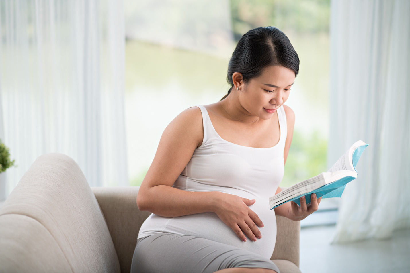 Lời khuy&ecirc;n hữu &iacute;ch cho thai kỳ th&ecirc;m nhẹ nh&agrave;ng - Ảnh 1.