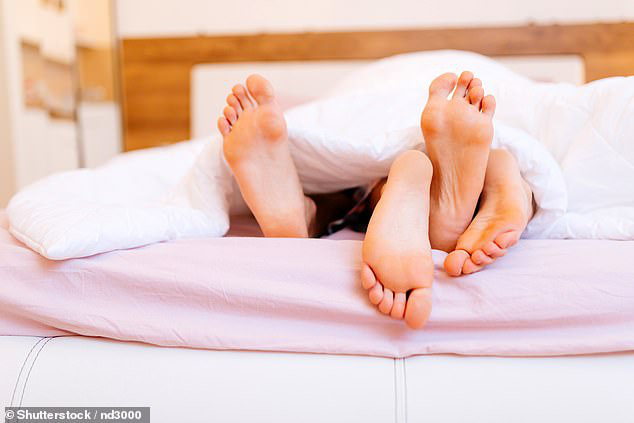 Gặp sự cố hi hữu khi đang "yêu", người phụ nữ bị sốc phản vệ, nguy hiểm tính mạng - Ảnh 2. Gặp sự cố hi hữu khi đang "yêu", người phụ nữ bị sốc phản vệ, nguy hiểm tính mạng - Ảnh 2.