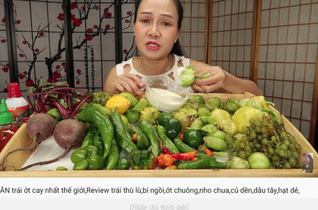 Vinh Nguyễn Thị - vlogger dũng cảm nhất giới Youtube: Sẵn sàng thử các loại đồ ăn thối nhất, chuyên gia ăn ớt thử độ bền của lưỡi - Ảnh 5.