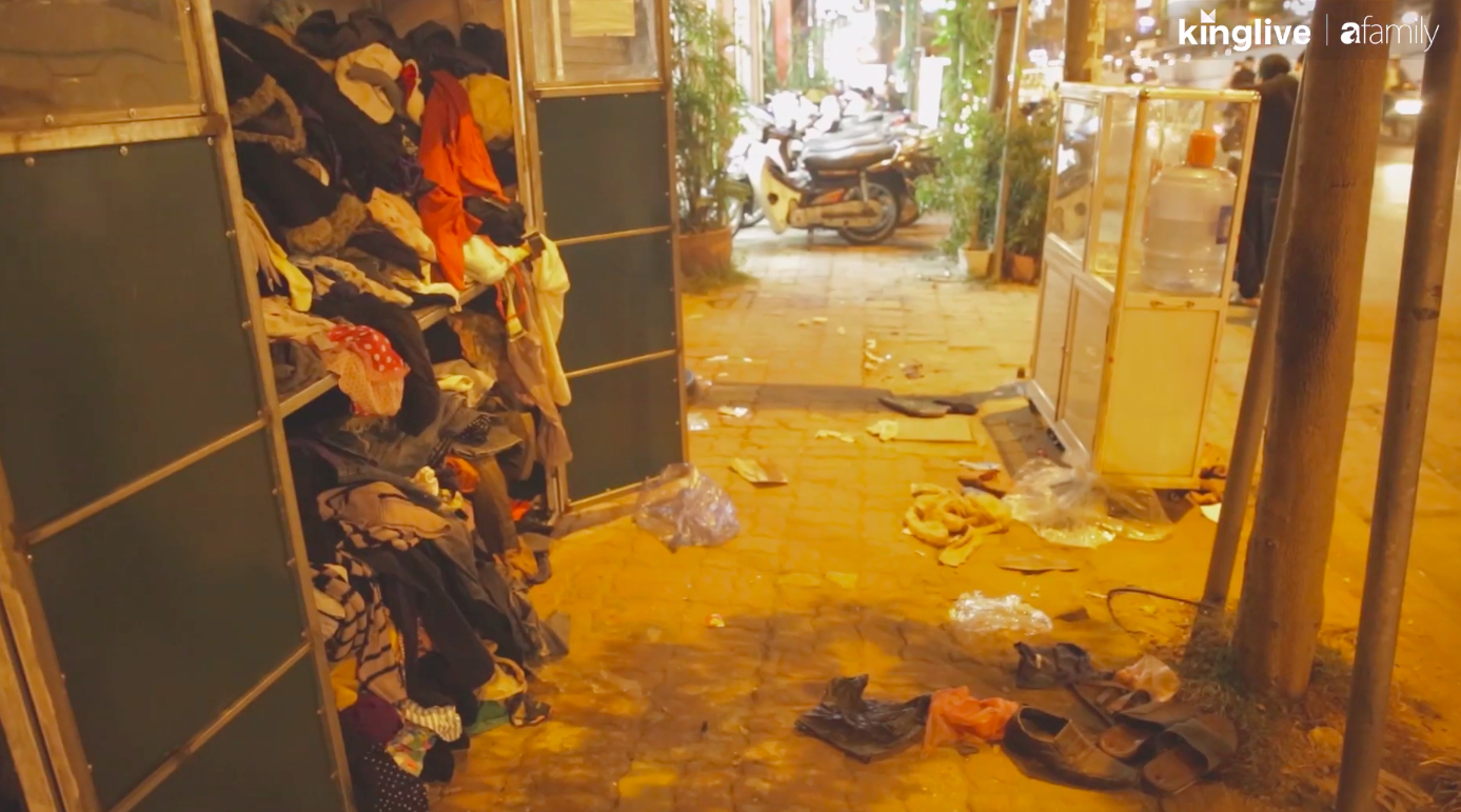 Thực trạng tại các tủ quần áo từ thiện tại Hà Nội: Bừa bộn gây mất trật tự và nhóm người tranh cướp trục lợi cá nhân - Ảnh 4.