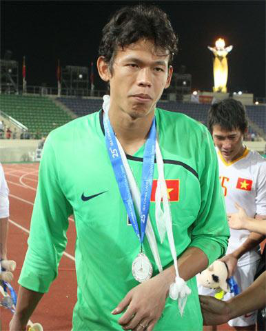 Chung kết bóng đá nam SEA Games 30 đã gần kề, cộng đồng mạng bất ngờ chia sẻ rầm rộ khoảnh khắc HLV trưởng U23 Việt Nam &quot;bóp cổ&quot; thủ môn 10 năm trước - Ảnh 2.