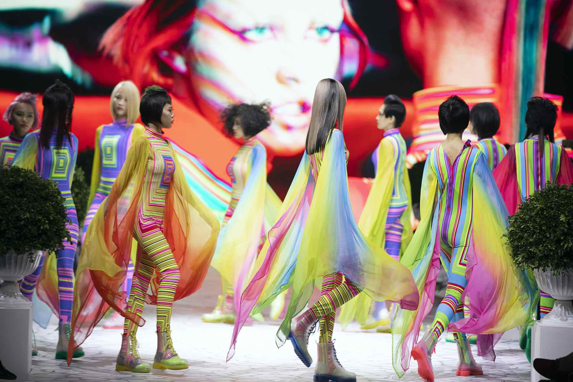 Sắc m&agrave;u cuộc sống khắc hoạ tr&ecirc;n s&acirc;n khấu Davines Hair Show 2019 - Ảnh 7.