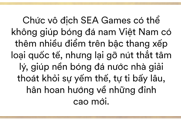 Song hỷ của bóng đá Việt và giấc mơ Vàng 60 năm đã trở thành sự thật: Không có Lọ Lem hay Thánh Gióng, chỉ có những con người khổ luyện thành tài, đam mê và tận hiến - Ảnh 6.