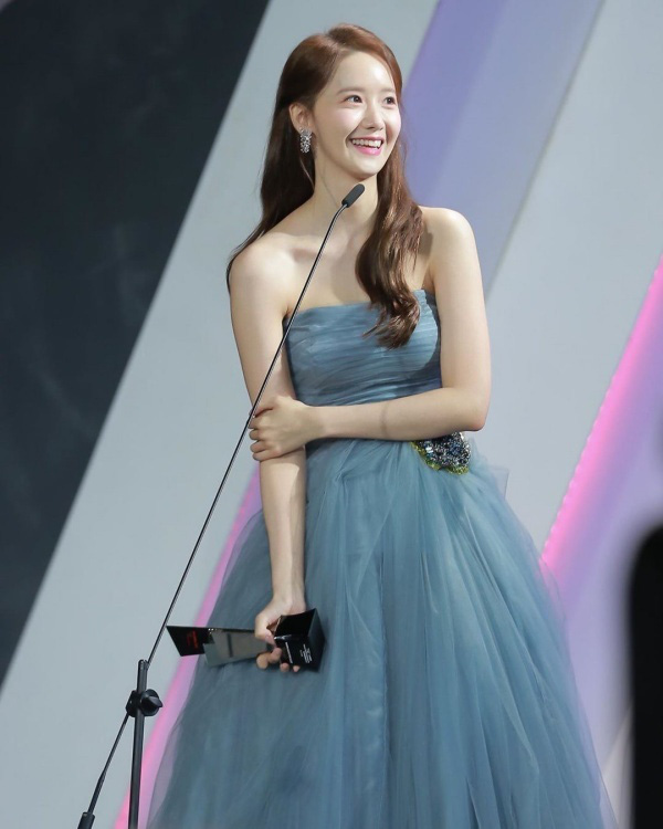 YoonA (SNSD) vừa thắng một giải thưởng lớn, nhưng thứ khiến người ta bàn tán lại là nhan sắc &quot;nữ thần&quot; - Ảnh 9.