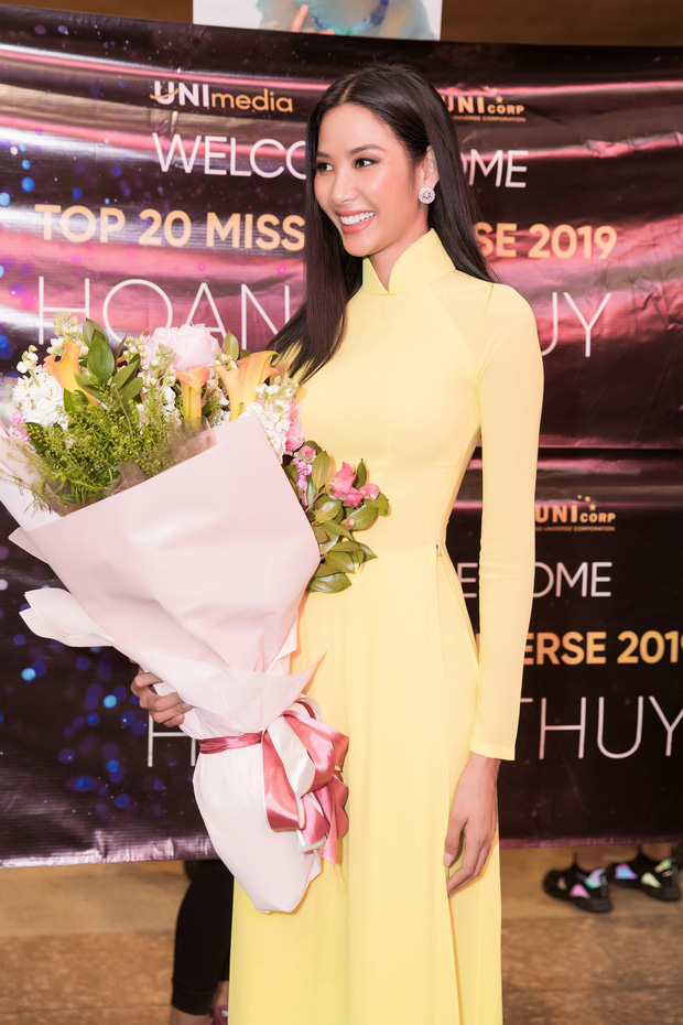 Hoàng Thùy trở về Việt Nam giữa đêm sau Miss Universe 2019 giữa vòng vây fan nhưng bất ngờ nhất là sự xuất hiện của Tân Hoa hậu Khánh Vân - Ảnh 3.