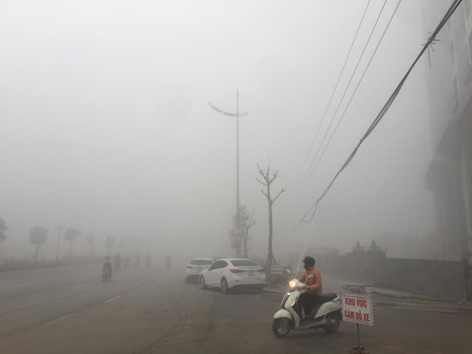 Ô nhiễm không khí ở Hà Nội, TPHCM: Bộ Y tế khuyến cáo người dân hạn chế ra khỏi nhà - Ảnh 3.