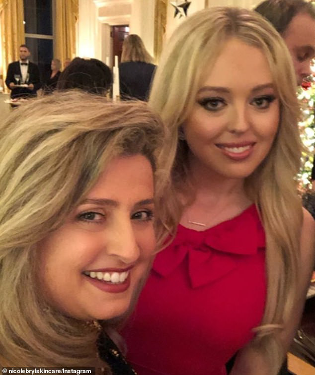 Tiffany Trump cùng gia đình bạn trai triệu phú dự Giáng sinh tại Nhà Trắng, &quot;mẹ chồng&quot; tương lai của cô mới đáng chú ý hơn cả - Ảnh 1.