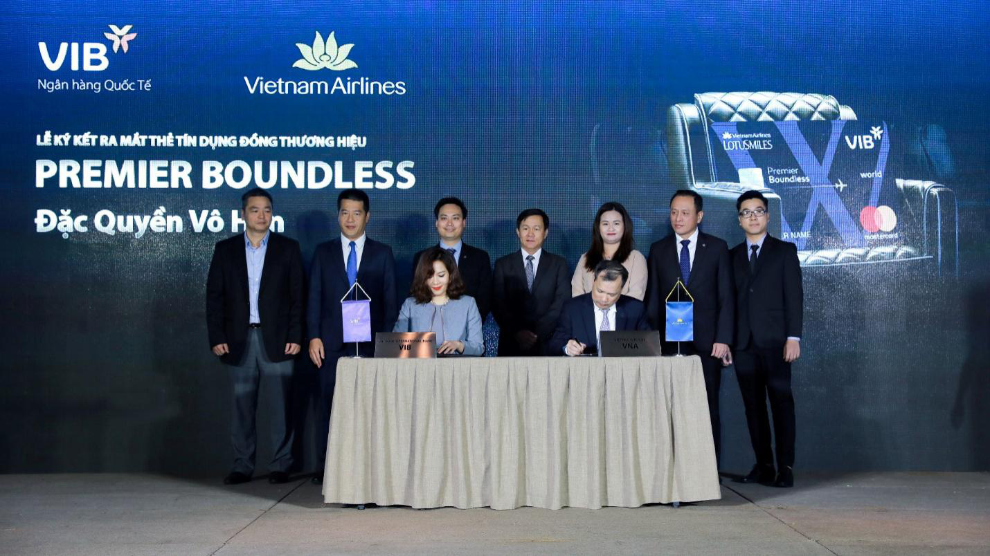 VIB v&agrave; Vietnam Airlines hợp t&aacute;c ra mắt d&ograve;ng thẻ bay đặc quyền Premier Boundless - Ảnh 1.