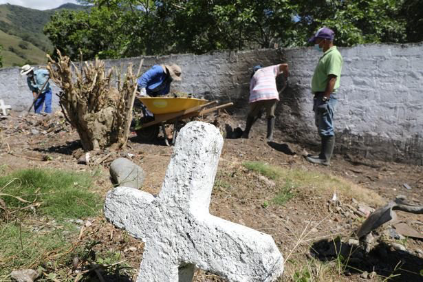Phát hiện mộ tập thể chôn 50 người ở Colombia - Ảnh 3.