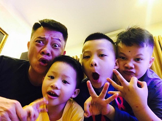 MC Quang Minh của “Chúng tôi là chiến sĩ”: Là một ông bố nghiêm khắc, quyết không chiều theo đòi hỏi này của 3 cậu quý tử - Ảnh 3.