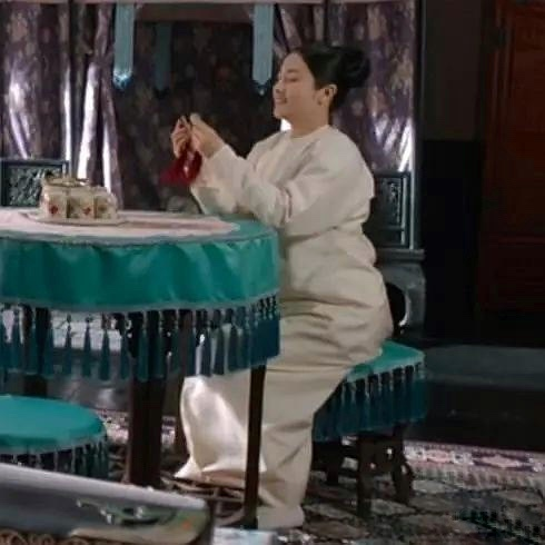 Nữ chính phim Hoa ngữ bất ngờ bị chê kém sắc, thừa cân, là bản sao &quot;nhiều lỗi&quot; của Tần Lam  - Ảnh 5.