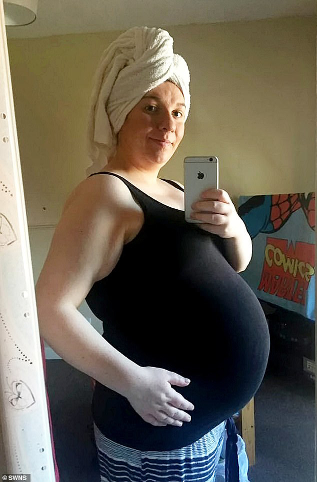 Bác sĩ khẳng định vô sinh, cô gái trẻ sinh luôn con trai nặng 3,6 kg - Ảnh 1.