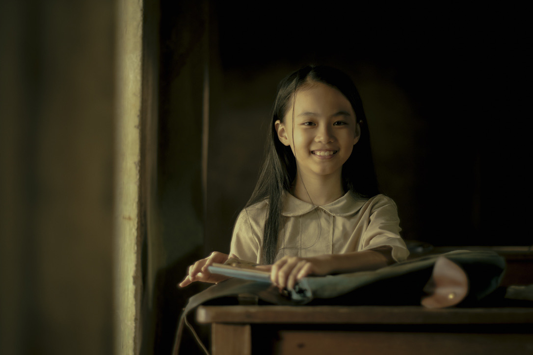 "Mắt Biếc" ra rạp: Quặn l&ograve;ng trước cảnh con g&aacute;i H&agrave; Lan y&ecirc;u thầm Ngạn, cả tuổi thơ như &ugrave;a về đẹp đến ngạt thở  - Ảnh 6.