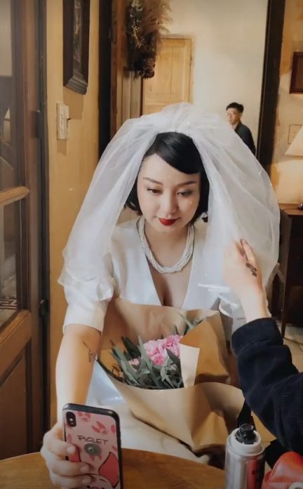 Đính hôn đã hơn 1 năm, bé Chuồn được 7 tháng Mi Vân mới chịu đi chụp ảnh cưới, chỉ là hậu trường thôi cũng xinh ngất ngây - Ảnh 1.