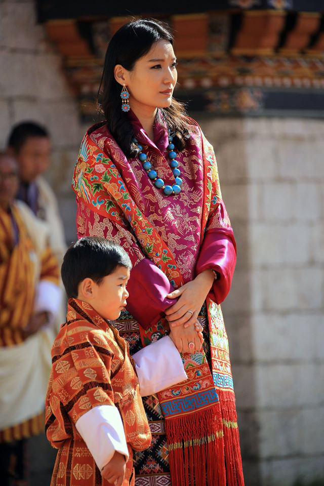 Hoàng hậu &quot;vạn người mê&quot; Bhutan thông báo tin vui khiến dân chúng vỡ òa hạnh phúc, dù mang thai lần 2 vẫn thần thái hơn người - Ảnh 3.