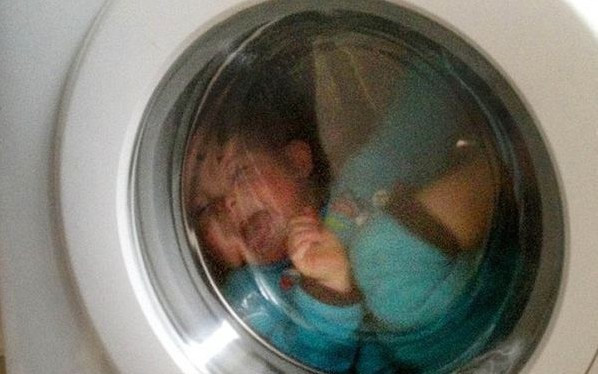 Phát hiện thi thể bất động của bé trai 2 tuổi trong máy giặt nhà hàng xóm hé lộ chân dung đáng sợ của một kẻ điên tình - Ảnh 1.