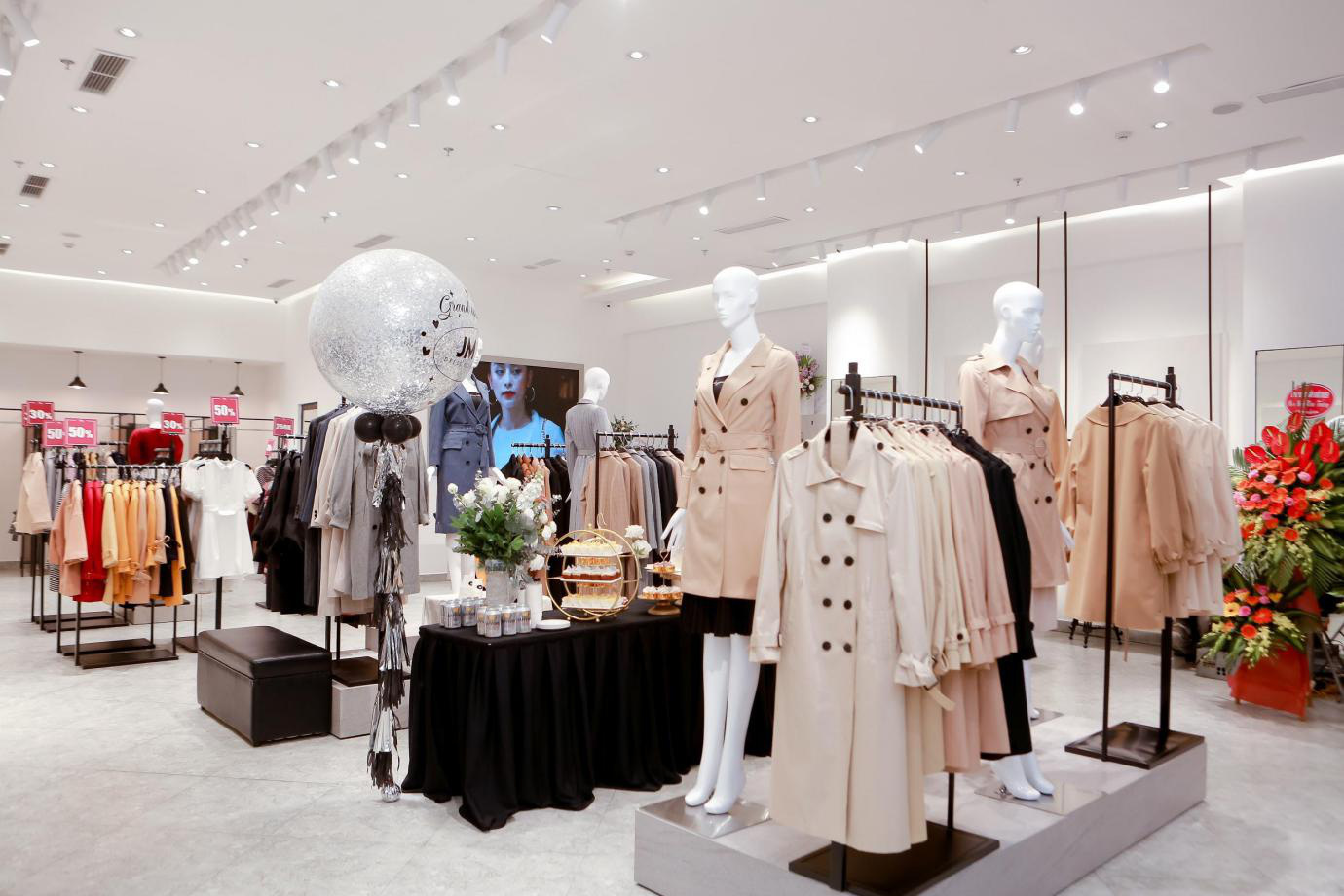 Ra mắt cơ sở JM thứ 25 quy tụ d&agrave;n hot girl nổi tiếng - Ảnh 2.