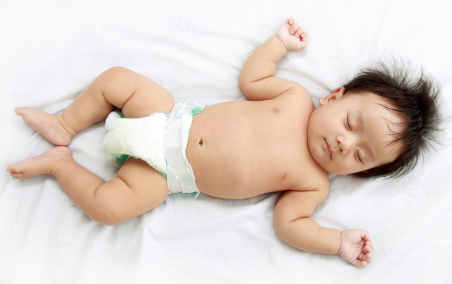Lan Khuê thoải mái khoe con trai ngủ &quot;thế khó&quot;, nhưng các mẹ có biết đây là tư thế nằm vô cùng nguy hiểm ở trẻ sơ sinh - Ảnh 5.