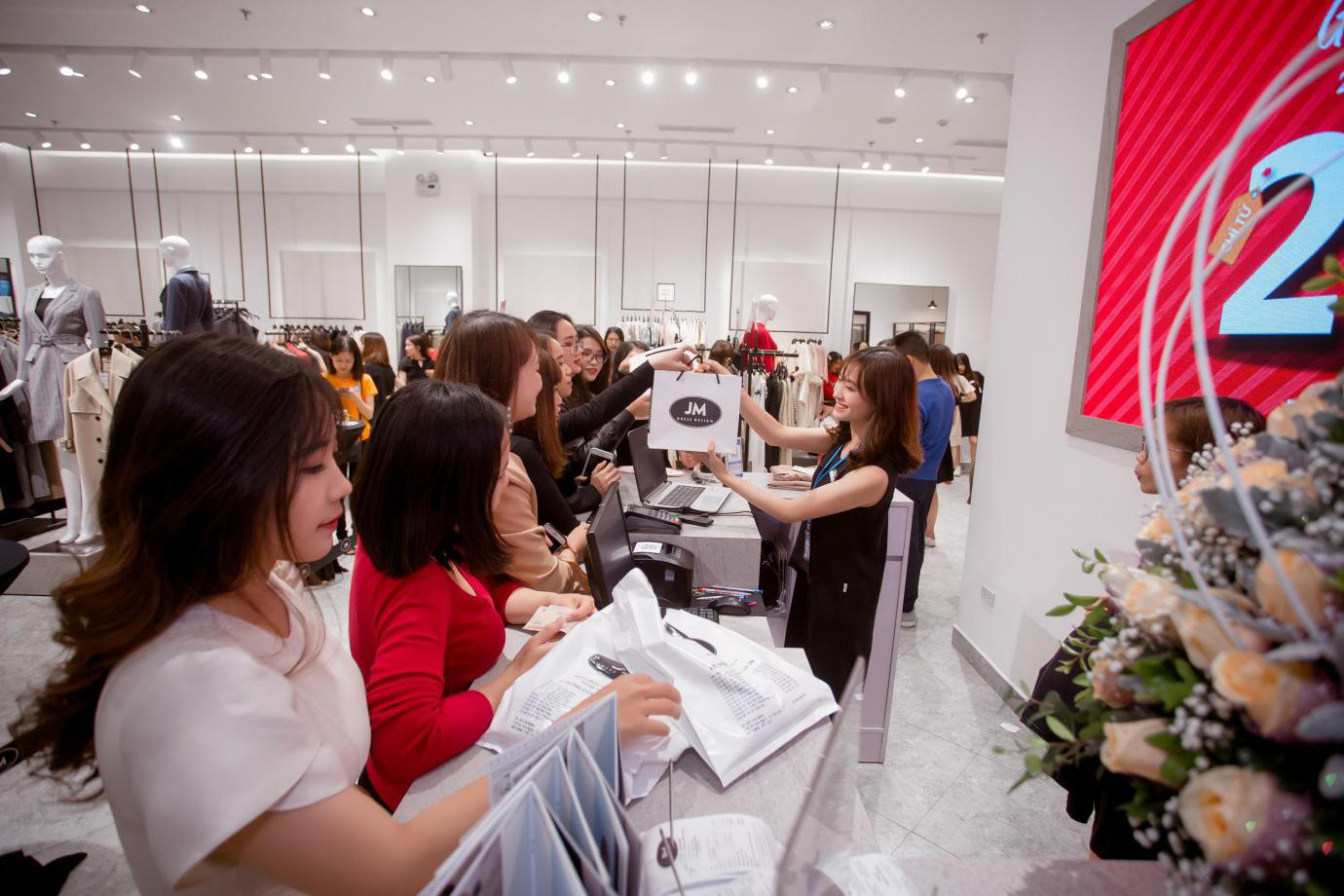 Ra mắt cơ sở JM thứ 25 quy tụ d&agrave;n hot girl nổi tiếng - Ảnh 7.