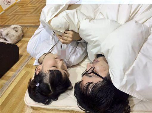 Sốc trước cách thức chiều lòng fan của thần tượng Nhật Bản: Sẵn sàng cho người hâm mộ nam ngủ cùng giường - Ảnh 3.