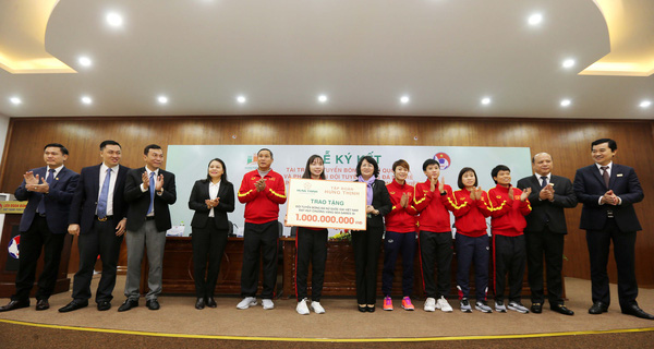 Bóng đá nữ Việt Nam nhận khoản tài trợ 100 tỷ đồng - Ảnh 1.