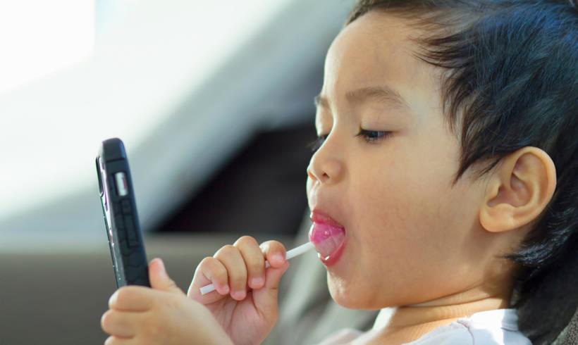 Trẻ nhỏ nghiện smartphone sẽ phải đối mặt với nguy cơ mắc ung thư não cao gấp 5 lần và hàng loạt căn bệnh nguy hiểm khác - Ảnh 3.