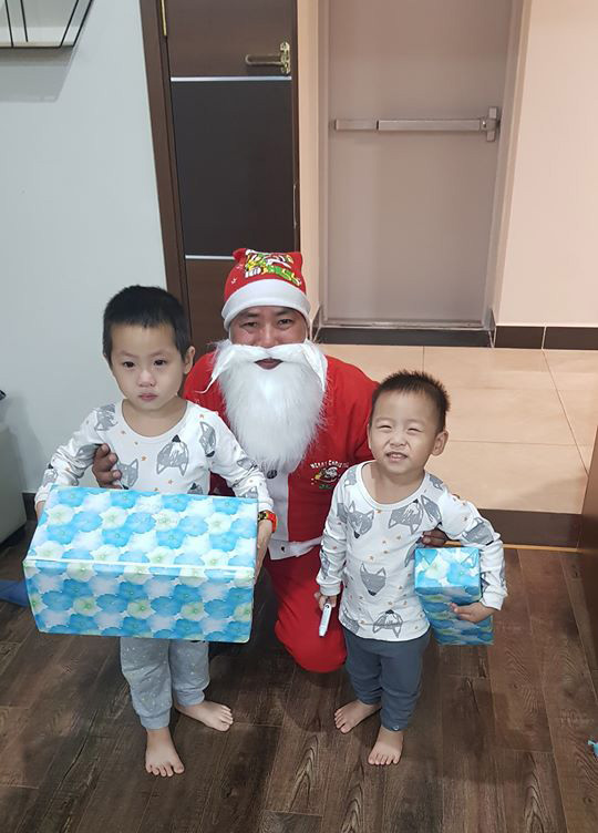 Cười đau bụng dịp Giáng sinh: Con háo hức được gặp ông già Noel, nhận món quà mong ước và cái kết để đời với cha mẹ - Ảnh 5.