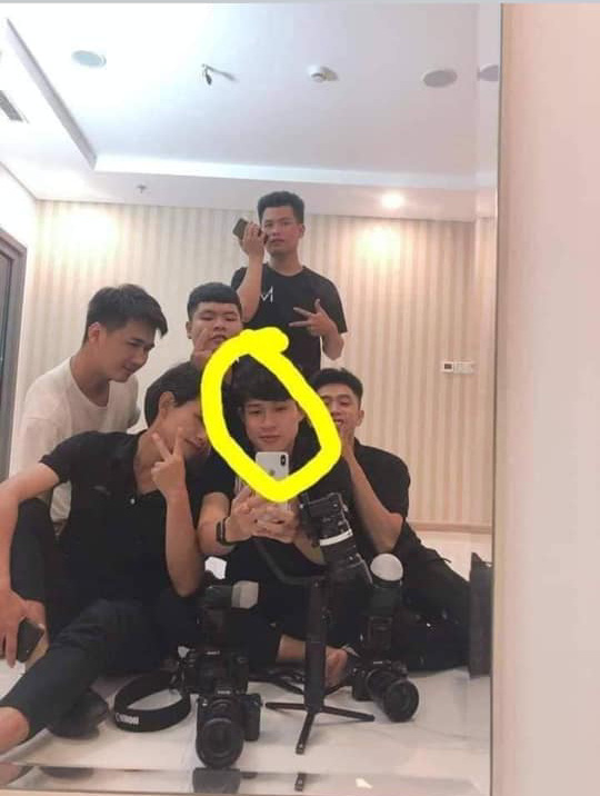 Rò rỉ ảnh mẹ nuôi K-ICM thuê người đóng giả Jack lộ ảnh giường chiếu để chèo lái dư luận? - Ảnh 4. Rò rỉ ảnh mẹ nuôi K-ICM thuê người đóng giả Jack lộ ảnh giường chiếu để chèo lái dư luận? - Ảnh 4.