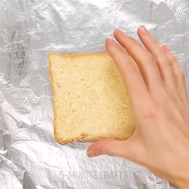 Nướng bánh mì phô mai bằng bàn là, bạn đủ khéo léo để làm món ăn thú vị này chứ? - Ảnh 2. Nướng bánh mì phô mai bằng bàn là, bạn đủ khéo léo để làm món ăn thú vị này chứ? - Ảnh 2.