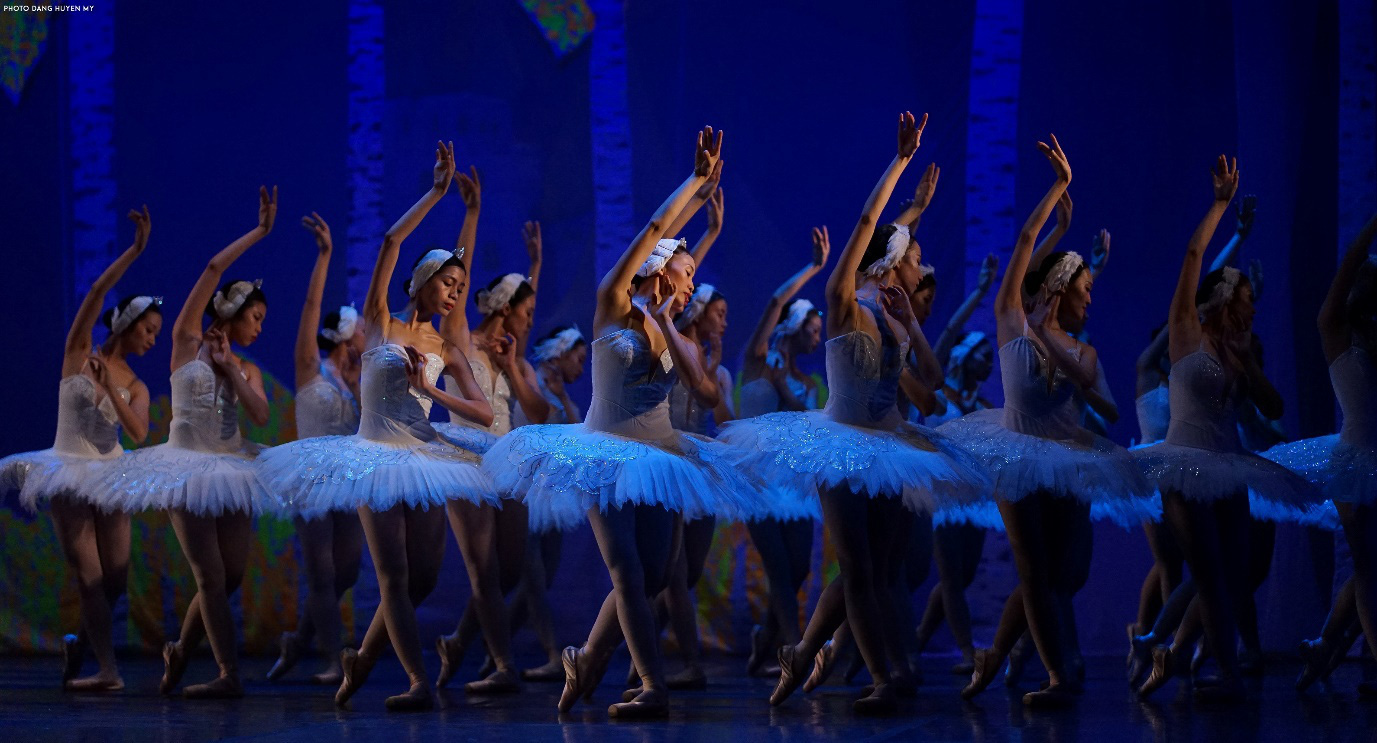 Cơ hội thưởng thức vở ballet Hồ Thi&ecirc;n Nga giữa Hồ Thi&ecirc;n Nga Ecopark - Ảnh 1.