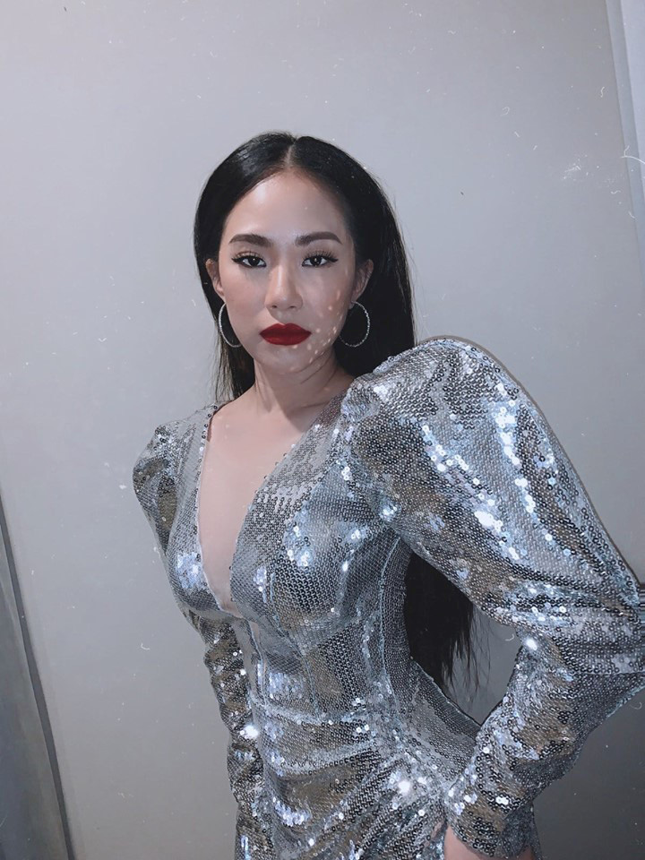 Lý Nhã Kỳ chốt sổ 2019 bằng pha make up sắc lạnh - Ảnh 7. Lý Nhã Kỳ chốt sổ 2019 bằng pha make up sắc lạnh - Ảnh 7.