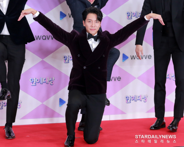 Thảm đỏ "hot" SBS Entertainment Awards 2019: "Biệt đội" Running Man chiếm trọn sự chú ý nhưng Somin lại tiếp tục bị chỉ trích "làm lố" - Ảnh 2. Thảm đỏ "hot" SBS Entertainment Awards 2019: "Biệt đội" Running Man chiếm trọn sự chú ý nhưng Somin lại tiếp tục bị chỉ trích "làm lố" - Ảnh 2.