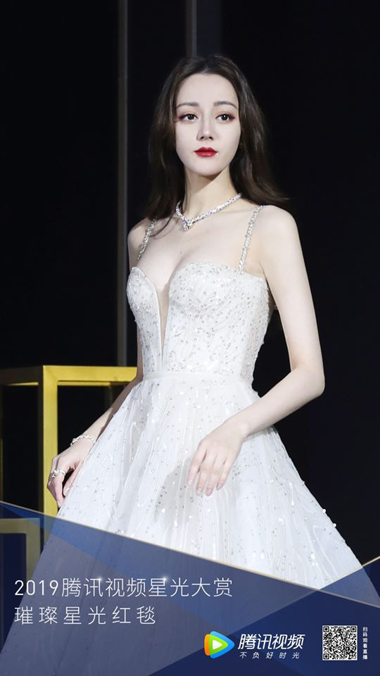 Lộ cảnh Địch Lệ Nhiệt Ba ôm hôn Hoàng Cảnh Du trên phim trường, fan còn đợi gì mà chưa đẩy thuyền - Ảnh 8. Lộ cảnh Địch Lệ Nhiệt Ba ôm hôn Hoàng Cảnh Du trên phim trường, fan còn đợi gì mà chưa đẩy thuyền - Ảnh 8.