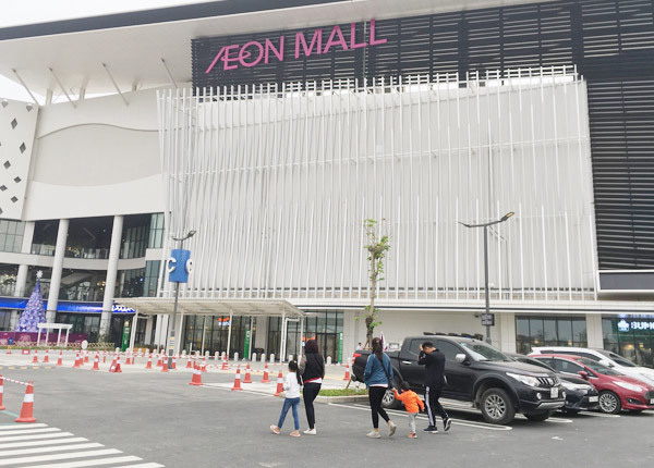 Thất vọng Aeon Mall Hà Đông, khai trương rồi hàng đóng cửa im lìm - Ảnh 2.