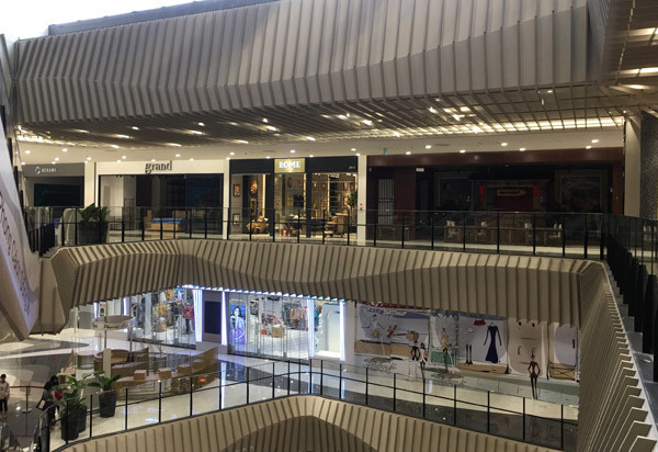 Thất vọng Aeon Mall Hà Đông, khai trương rồi hàng đóng cửa im lìm - Ảnh 13.