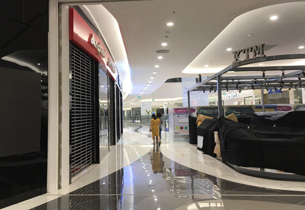 Thất vọng Aeon Mall Hà Đông, khai trương rồi hàng đóng cửa im lìm - Ảnh 5. Thất vọng Aeon Mall Hà Đông, khai trương rồi hàng đóng cửa im lìm - Ảnh 5.