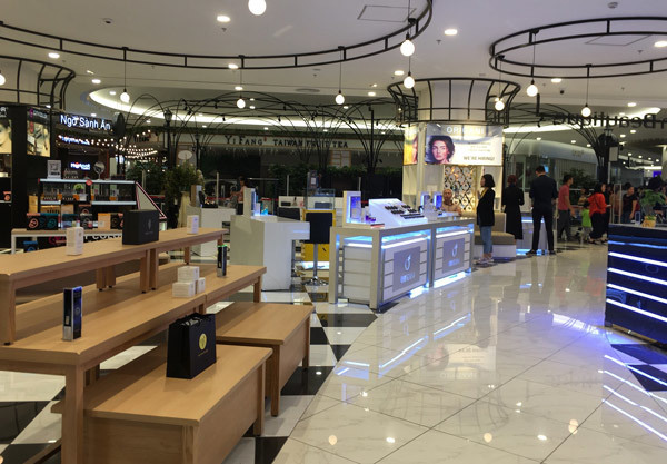 Thất vọng Aeon Mall Hà Đông, khai trương rồi hàng đóng cửa im lìm - Ảnh 8.